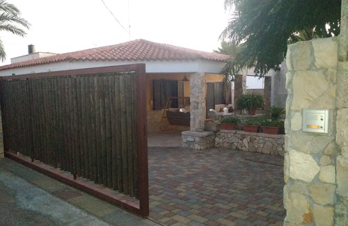 Capilungo Apartment | Pet-Friendly Detached House Simo Steps from the Beach