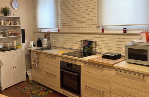 Chieti House | Cozy Detached House Small Suite with Family-Friendly Amenities