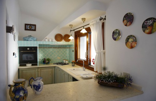 Tanaunella House | Inviting Detached House with Ocean View and Hot Tub