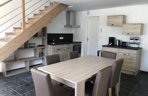 Avranches House | Charming Detached House with Garden and Ocean Views