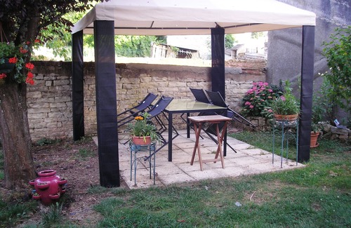 Accolay House | Oceanfront Garden Retreat - Guest Rated 10/10 for Families