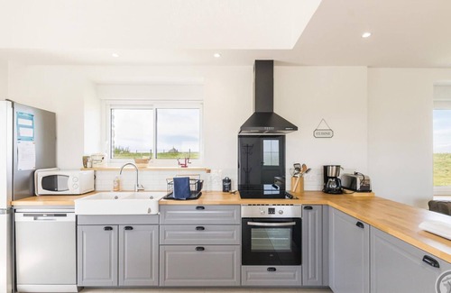 Pontorson Cottage | Gite Pontorson: Family-Friendly Retreat with Spa & Breakfast