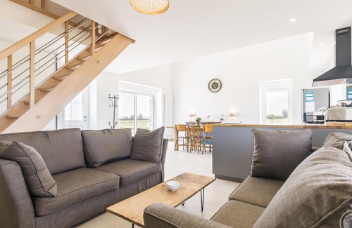 Pontorson Cottage | Gite Pontorson: Family-Friendly Retreat with Spa & Breakfast