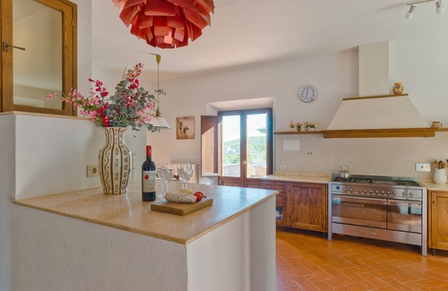Castellina in Chianti Villa | Group Getaway: Villa with Pool & Pizza Oven for 14