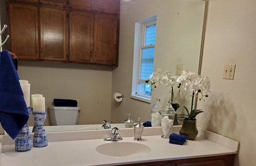 Los Alamos Apartment | Cozy King Suite with Private Entrance & Kitchen Amenities