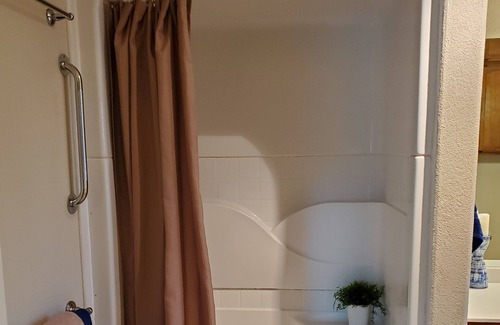 Los Alamos Apartment | Cozy King Suite with Private Entrance & Kitchen Amenities