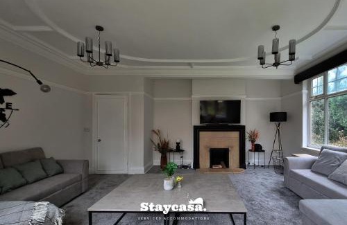 Welford House | Elegant 5-Bedroom King Suite with Family & Pet Amenities
