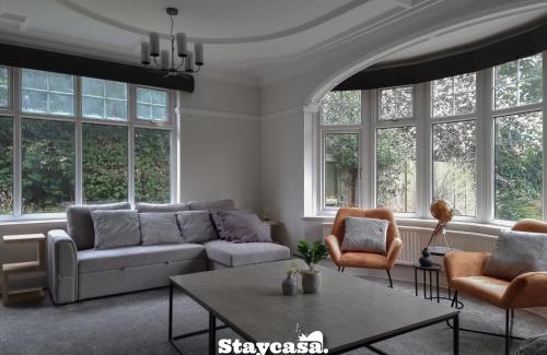 Welford House | Elegant 5-Bedroom King Suite with Family & Pet Amenities