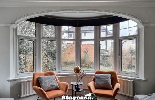 Welford House | Elegant 5-Bedroom King Suite with Family & Pet Amenities