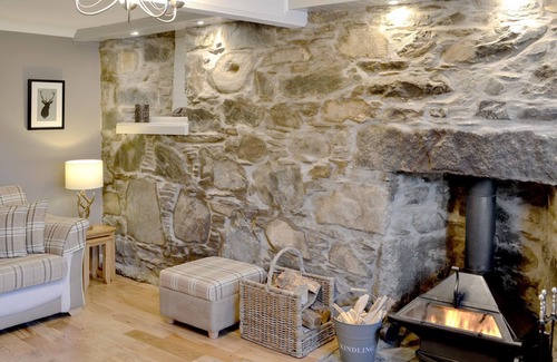 Newton Stewart Cottage | Detached property with a lovely garden leading down to the River Cree near Newton Stewart.
