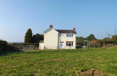 Leek Cottage | Idyllic Detached Cottage with Dog Field & Guest Rated 9.8