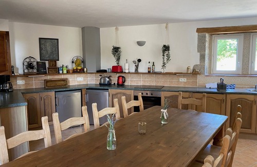 Lacepede House | Top-Rated Detached Stone Barn with Pool & Pet-Friendly Perks