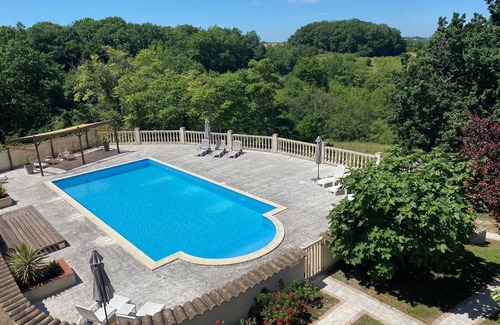 Lacepede House | Top-Rated Detached Stone Barn with Pool & Pet-Friendly Perks