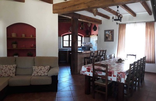 Argamasilla de Alba Ski Chalet | Private Villa with Pool & Garden - Perfect for Families