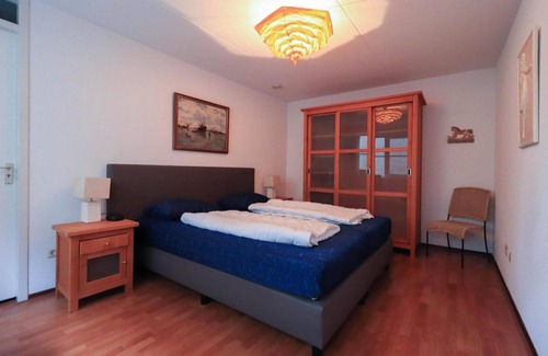 Makkum Cabin | Idyllic Villa by the IJsselmeer with Family-Friendly Amenities