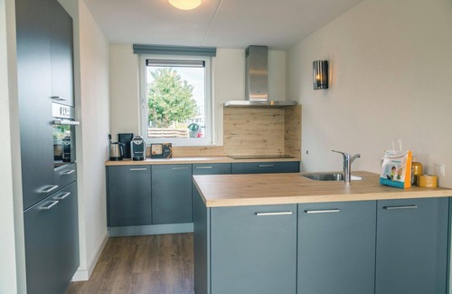Linden House | Spacious Six-Bedroom Villa with Pet-Friendly Amenities