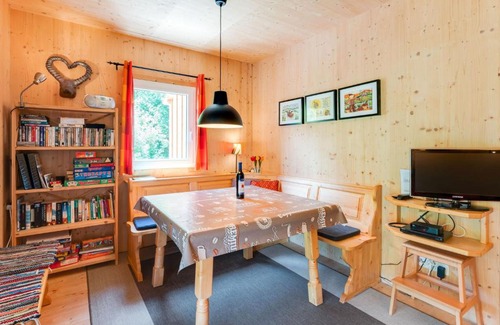 Stadl an der Mur Ski Chalet | Idyllic Wooden Chalet in Stadl an der Mur with Sauna & Hot Tub