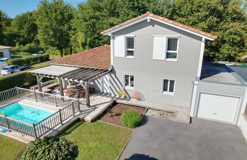 Tosse House | Inviting Wooden House with Private Pool near Seignosse
