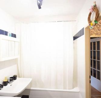 Ottakring Apartment | Family-Friendly Hotel with Relaxing Hot Tub and Dining