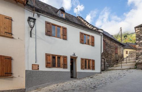 Bossost House | Family-Friendly Stays at Deth Nord: Pet Welcoming Retreat