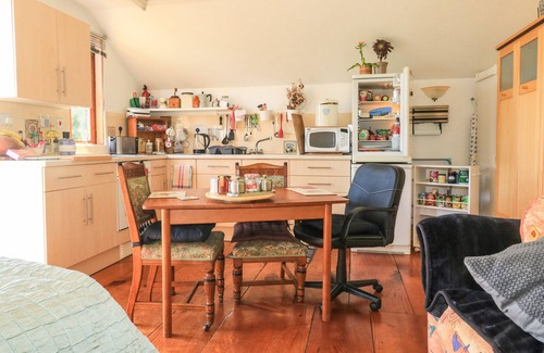 Dunchideock Cottage | Serene Detox Dunchideock Retreat with Garden in Exeter