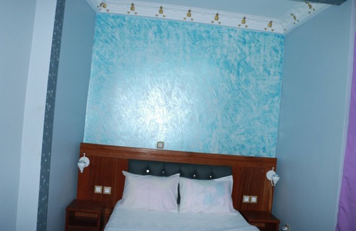 Bafang House | Discover Deudjui Hôtel: Family-Friendly with Breakfast Included