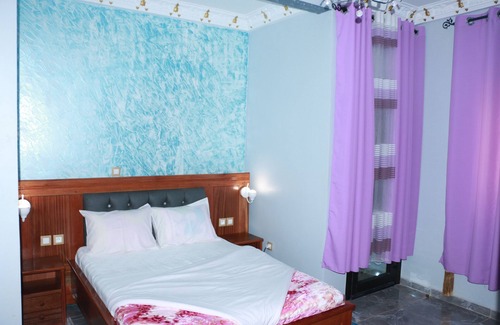 Bafang House | Discover Deudjui Hôtel: Family-Friendly with Breakfast Included