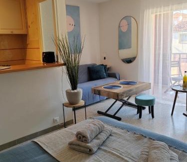 Bandol Apartment | Deux beaux studios, rue piétonne, bord de mer, CLIM