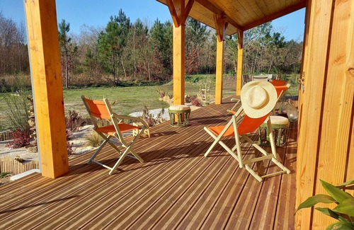 Grayan-Et-L'Hopital House | Unwind at Two Wooden Houses with Terraces Near Ocean