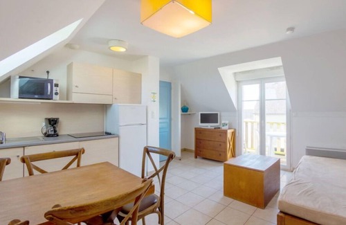 Saint-Nic Condo | Cozy Apartment Steps from the Beach with Pool Access