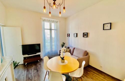 Carnot Apartment | Convenient Two-Room Retreat Near Palais and Beaches