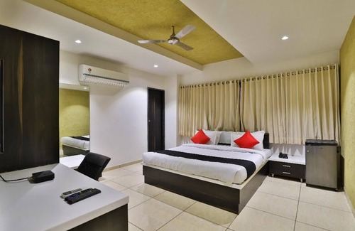 Nadiad Hotel | Budget-Friendly Dev Motel & Banquet with Family Amenities