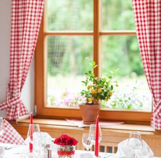 Weissbach an der Alpenstrasse Hotel | Discover DEVA Hotel Alpenglück: Pet Friendly Retreat