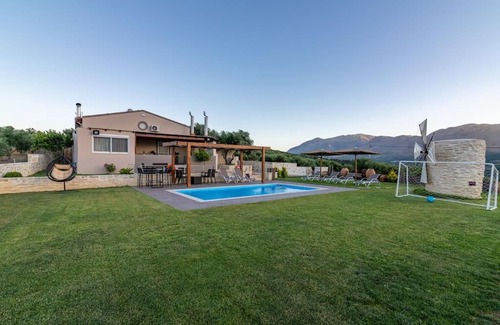 Malevizi Villa | Deva's Full View Villa with Pool & Pet-Friendly Amenities