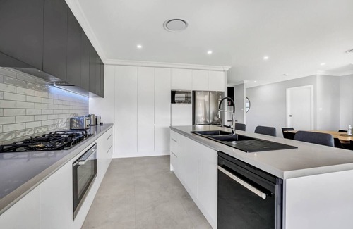 Central Mudgee House | Devan House: An Entertainer's Retreat Near Town with Pets Welcome