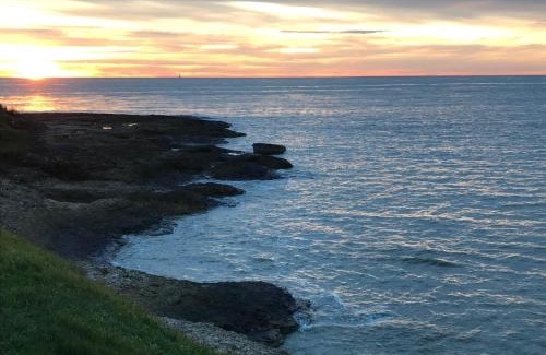 Pontaillac Villa | Beachfront Villa in Royan Pontaillac - Guest Rated 9.7/10