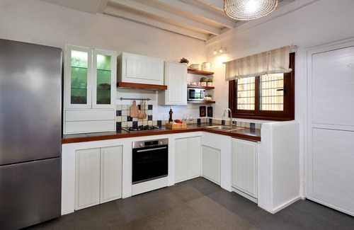 Develikia Villa | Develikia Private Villa: Ocean Views & Pet-Friendly Retreat