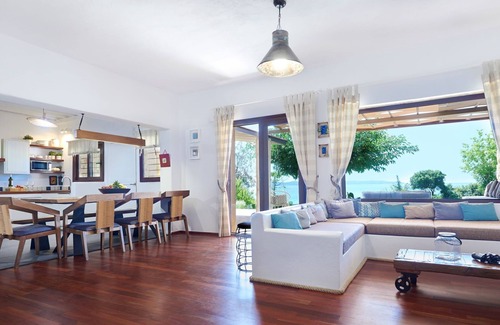 Develikia Villa | Develikia Private Villa: Ocean Views & Pet-Friendly Retreat