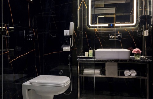 Patel Nagar Hotel | Deventure Sarovar Portico Patel Nagar