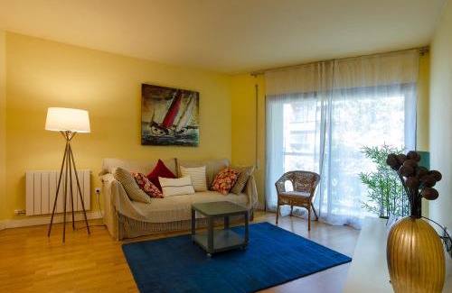 Eixample Apartment | Devesa Park Apartment: Family-Friendly with Private Parking