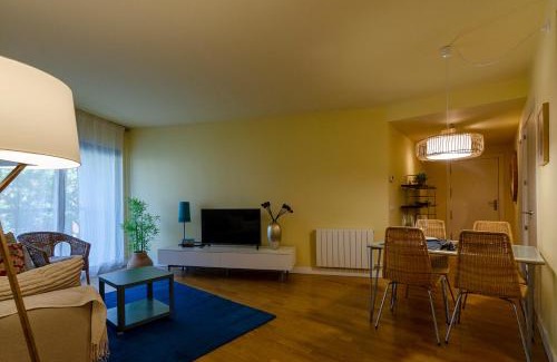 Eixample Apartment | Devesa Park Apartment: Family-Friendly with Private Parking