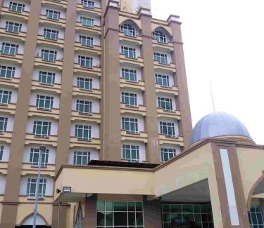 Wakaf Che Yeh Apartment | Family-Friendly De'Vianna Apartment with Pool Access