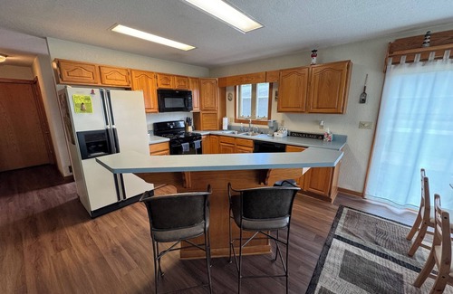 Manitou Beach-Devils Lake House | Lakefront Retreat in Devils Lake with Pool and Ocean Views