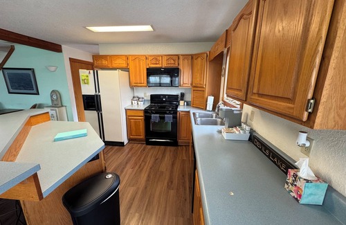 Manitou Beach-Devils Lake House | Lakefront Retreat in Devils Lake with Pool and Ocean Views