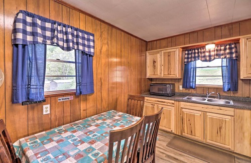 Greers Ferry Cabin | Cozy Devil’s Fork Resort Cabin with Boat Slip & Lake View