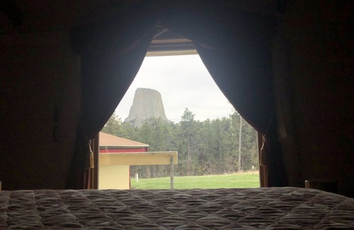 Devils Tower Bed & Breakfast | Inviting Devils Tower Lodge: Guest Rated 9.6 with Breakfast