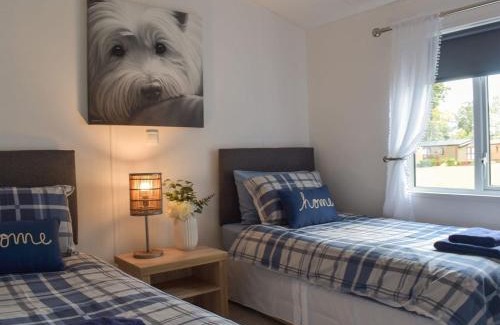 Dollar House | Pet-Friendly Devin Lodge: Guest Rated 9.6/10 for Families