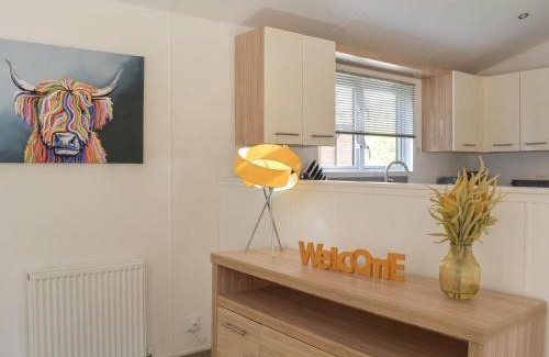 Dollar House | Pet-Friendly Devin Lodge: Guest Rated 9.6/10 for Families