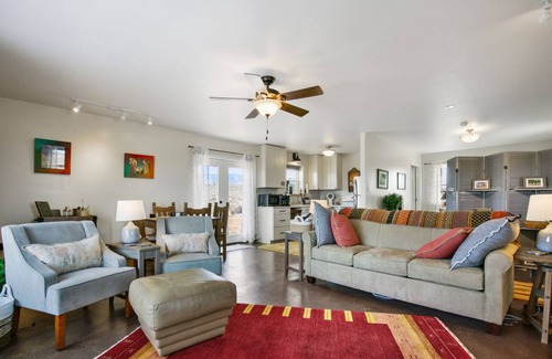 Ranchos De Taos House | Pet-Friendly Devine Casita with Breathtaking 360 Views