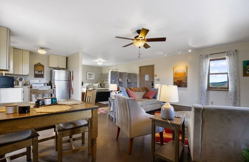 Ranchos De Taos House | Pet-Friendly Devine Casita with Breathtaking 360 Views